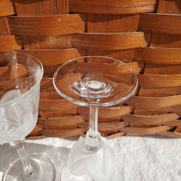 Cristal DArques Florence Crystal Water Glasses 7.2" frosted 3D petals goblet /2 - Picture 8 of 12